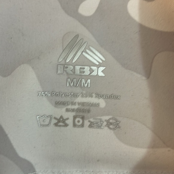 RBX Camouflage performance Capri Yoga Leggings size medium gray white inseam 21” - Picture 6 of 7